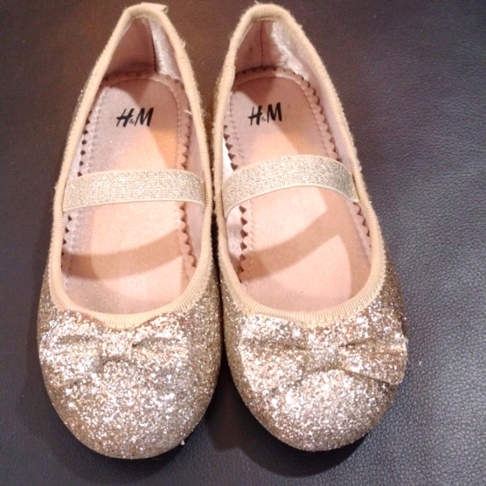 H and M little girl, gold glitter, shoes. Perfect for the Holiday. Size 9.